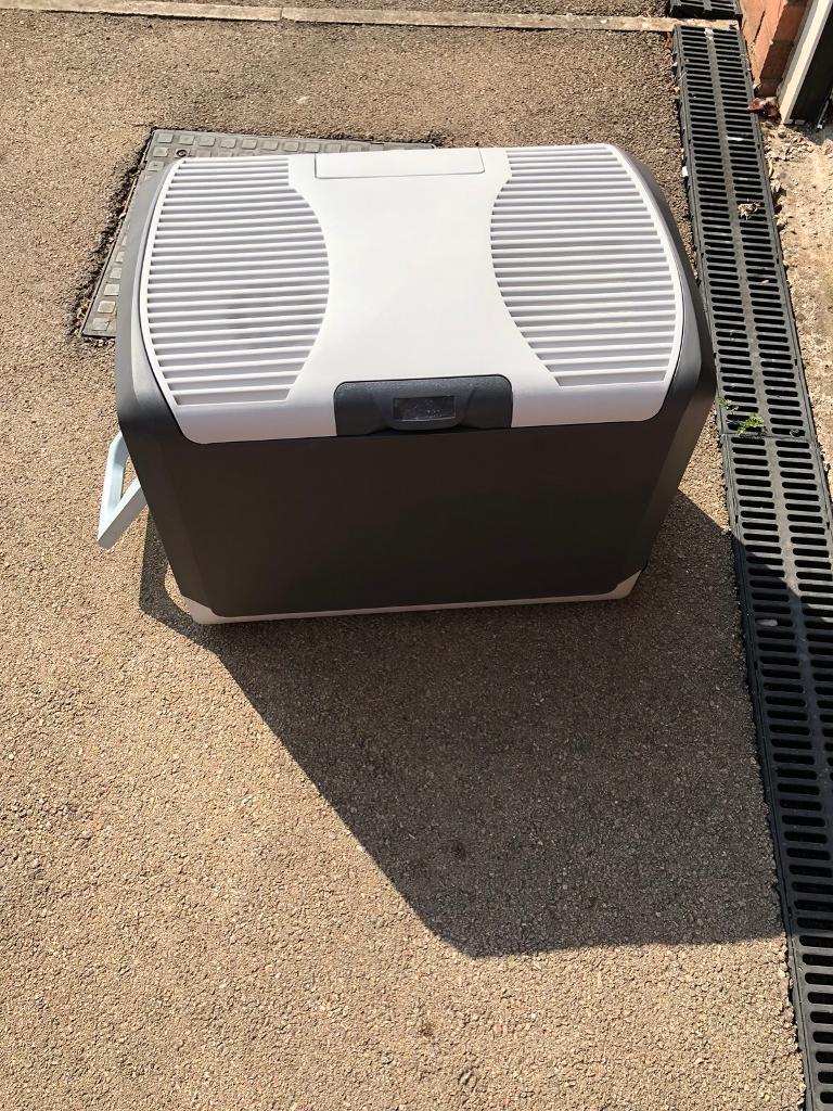 40 litre mains and 12v & 24v electric coolbox